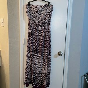 Angie Abstract Strapless Maroon and White Maxi Dress | M EUC